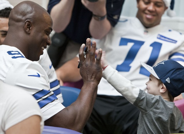 Jacson Creel, 3,(cq) high fives Dallas Cowboys outside linebacker DeMarcus Ware (94) at Cook Children's Hospital in Fort Worth - The Boys Are Back blog